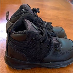 Barely used Nike toddler Boots